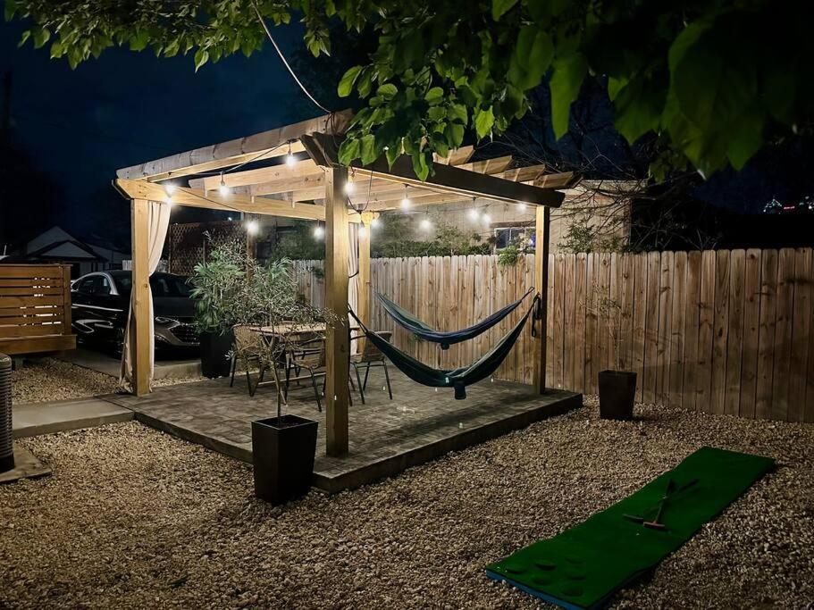 Mins To Downtown 3brm W/ Gated Parking Holiday home *